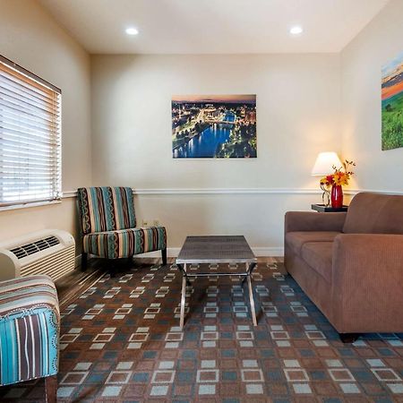 Best Western Governors Inn And Suites Wichita Bagian luar foto