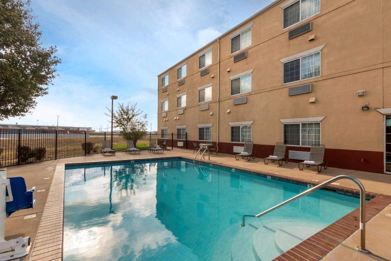 Best Western Governors Inn And Suites Wichita Bagian luar foto
