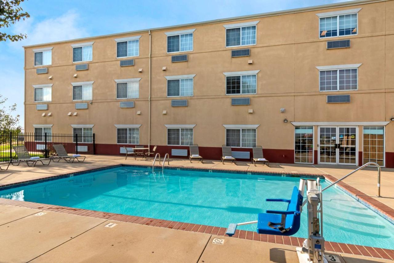 Best Western Governors Inn And Suites Wichita Bagian luar foto